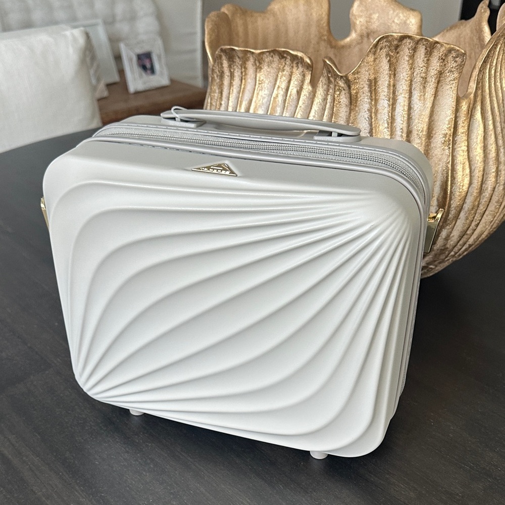 TRIFORCE TRAVEL CASE